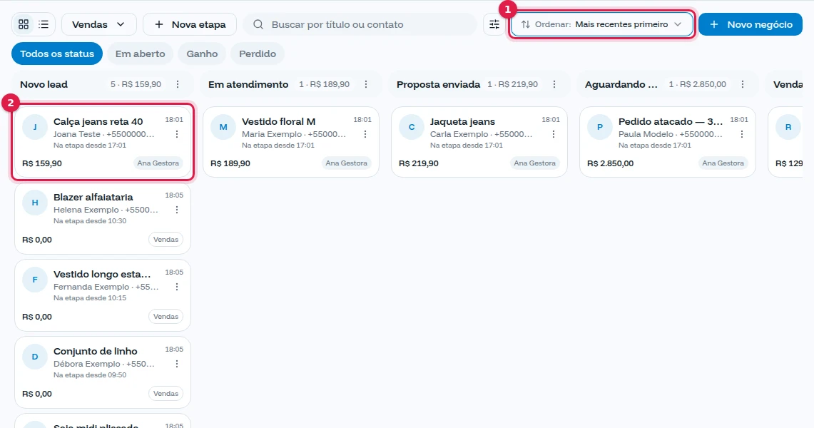 Etapa Novo lead com Mais recentes primeiro: o card mais novo no topo