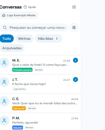 Lista de conversas com os nomes trocados por iniciais (M. E., J. T., C. E.)