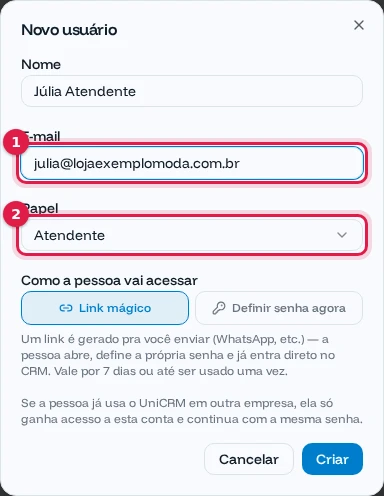 Formulário de novo usuário com nome, e-mail, papel Atendente e a opção Link mágico